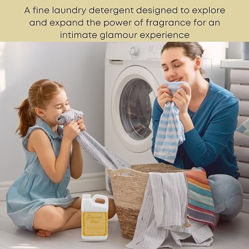 Tyler Candle Company Glamorous Wash Tyler Fine Laundry Liquid Detergent - Hand and Machine-Washable - 907g (32 Fl Oz) - Pack of 1 with Multi-Purpose Keychain